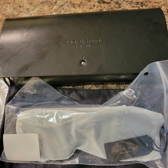 Rag and Bone Aviator/Pilot Polarized Sunglasses 02 - Picture 14 of 16